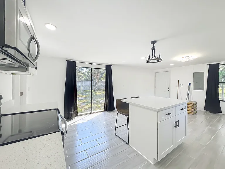 6920 Delano Ave — Photo 11