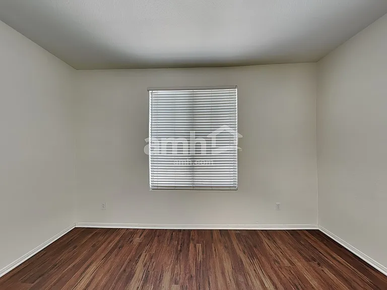 1006 Lone Pine River Ave — Photo 9