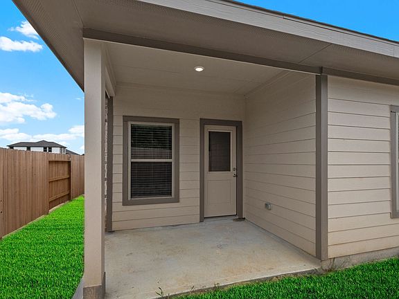 3rd image of 2466 N Heritage Dr
