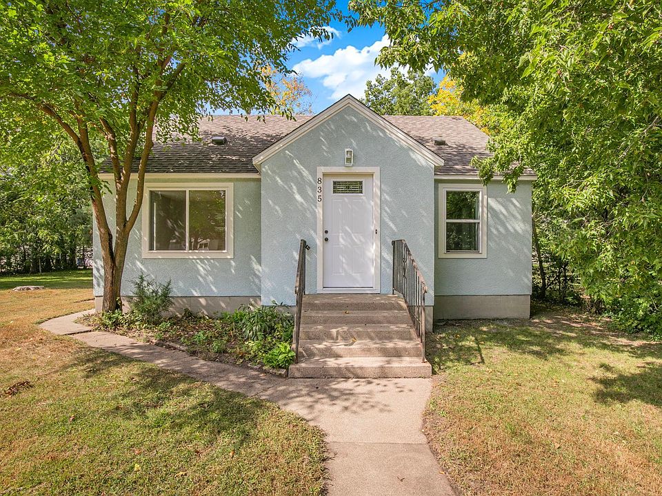 1st image of 835 34th Ave N