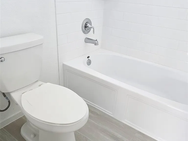 6319 Seafoam Lake Dr — Photo 15