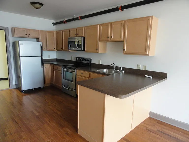 141-147 W Market St — Photo 7