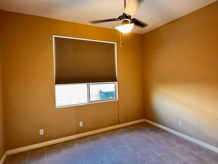 268 E Powell Way — Photo 12