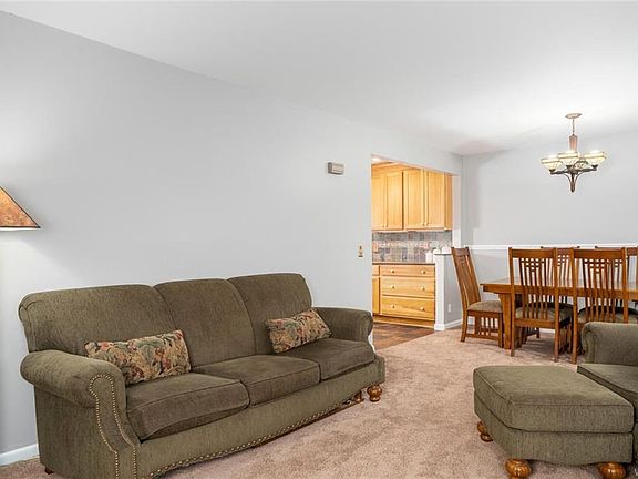 5th image of 109 Campus Dr E