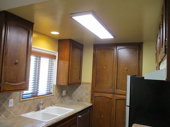5th image of 2214 E 2nd St #5