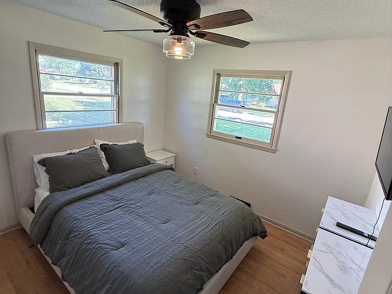 1018 Bowler St — Photo 6