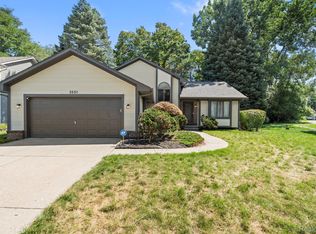 2551 Woodbourne Dr, Waterford, MI