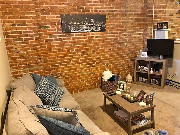 5th image of 140 Glen St Ste 2