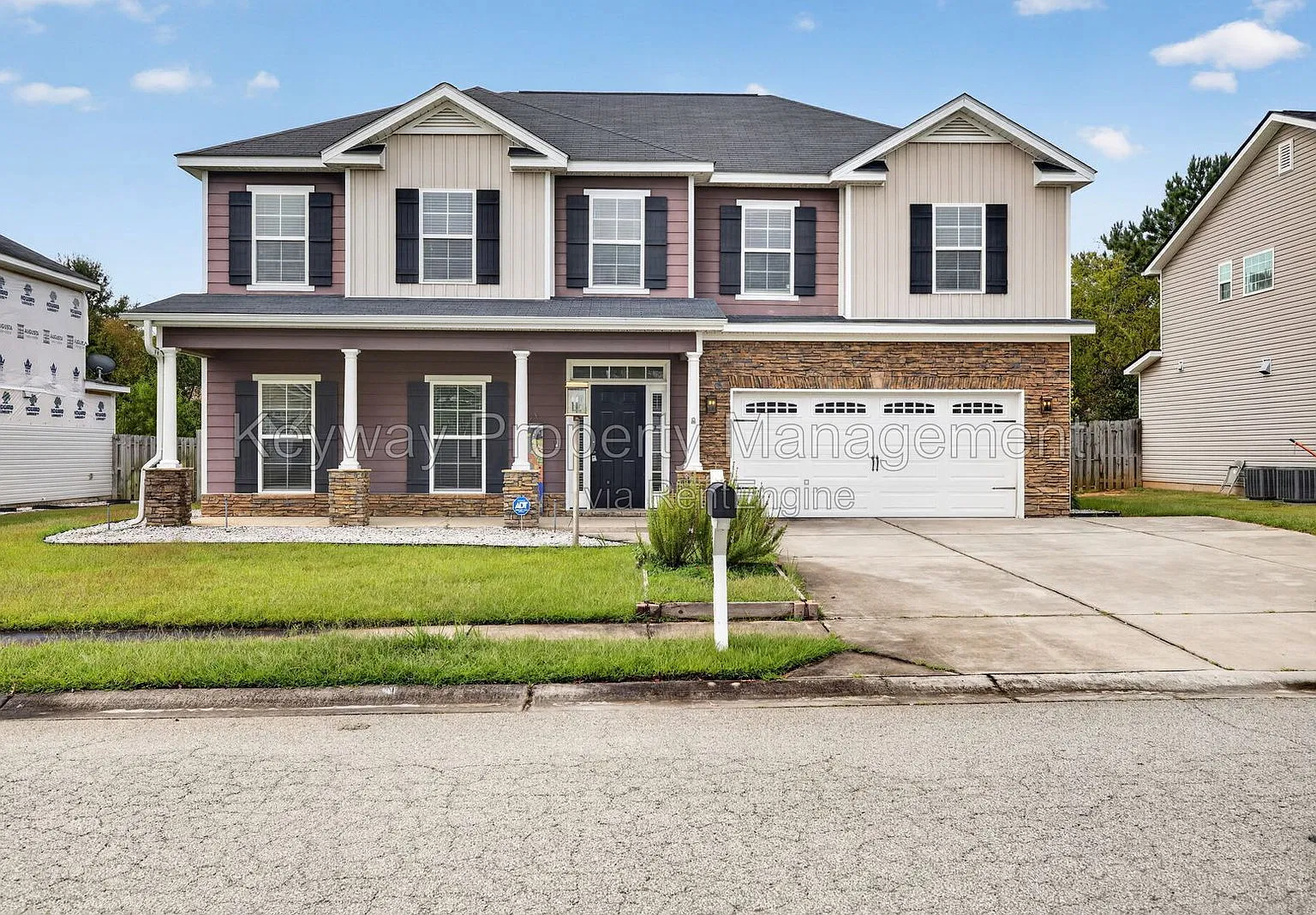4 bed, 2.5 bath, 2600 sqft, $2,499 — Photo 1