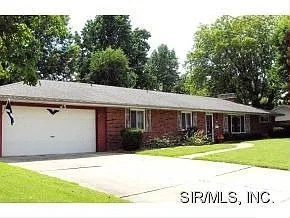 1304 Waverly Dr photo 1
