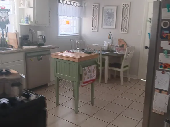 624 Forrest Ave, Fayetteville, GA 30214