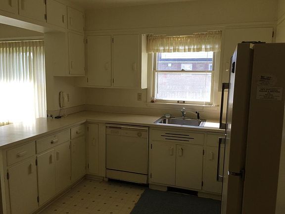 5th image of 312 W Washington Ave