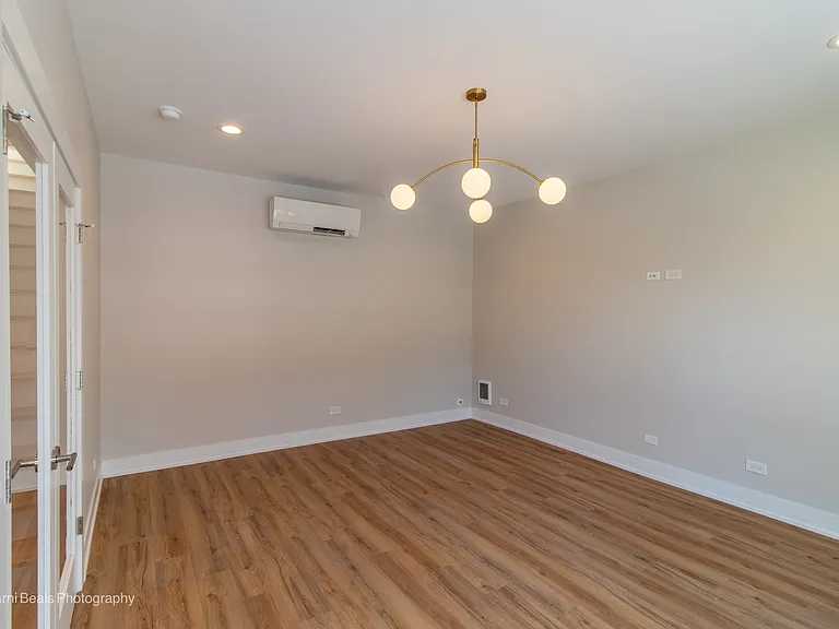 6749 S Langley Ave #B — Photo 9