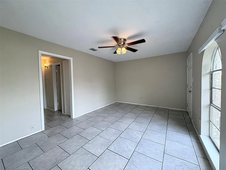 3021 Sycamore Ave #8 — Photo 2