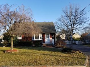 2 White Oak Ln, Wayne, NJ 07470