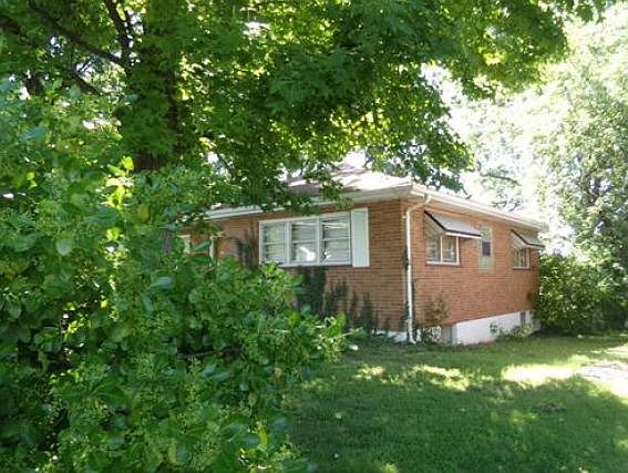 4th image of 8894 Cozens Ave