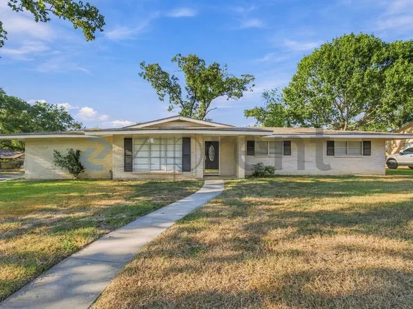 701 Windrock Dr, Windcrest, TX 78239