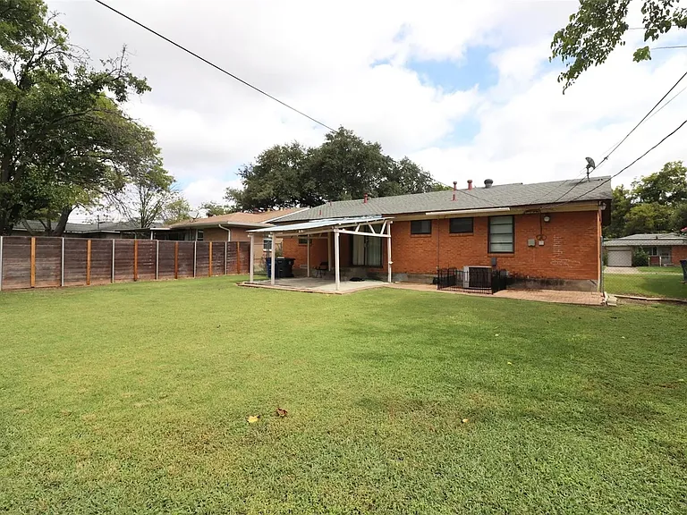 9107 Rustown Dr — Photo 30