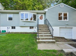 102 Hiawatha Blvd, Oakland Boro, NJ 07436