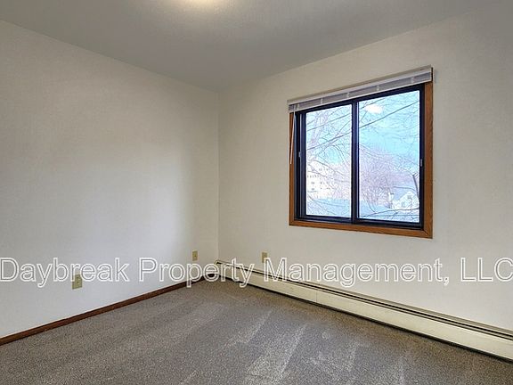 4th image of 915 7th Ave N #15