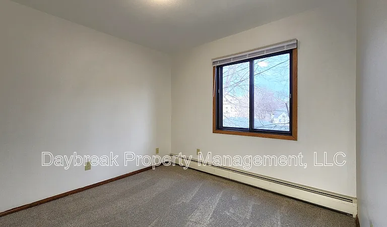 915 7th Ave N #15 — Photo 5