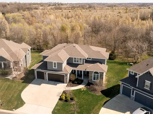 16437 Perry St, Overland Park, KS 66085