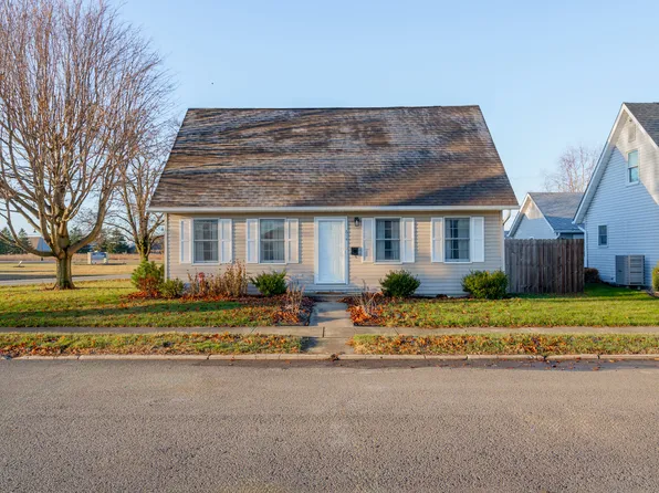 614 S Main St, Fortville, IN 46040