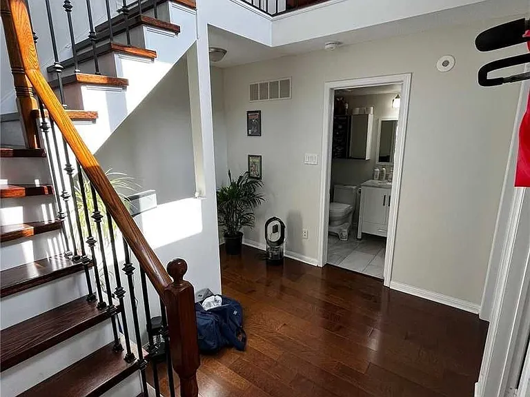10 Laidlaw St #722 — Photo 2