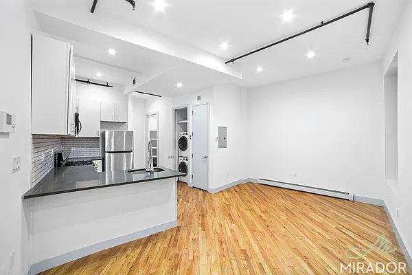 Rented by Mirador Real Estate | media 13