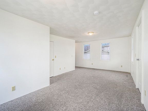 4th image of 214 Duncan St