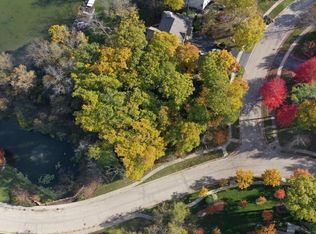 1355 Bayshore Dr, Antioch, IL 60002