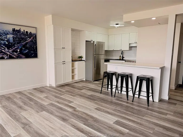 111 Riverside Dr E #215 — Photo 6