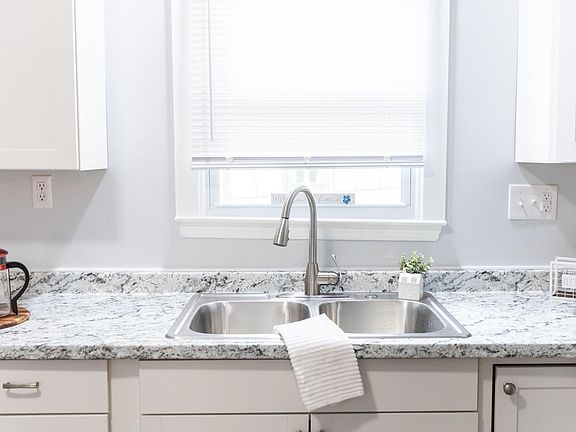 5th image of 825 W 29th St