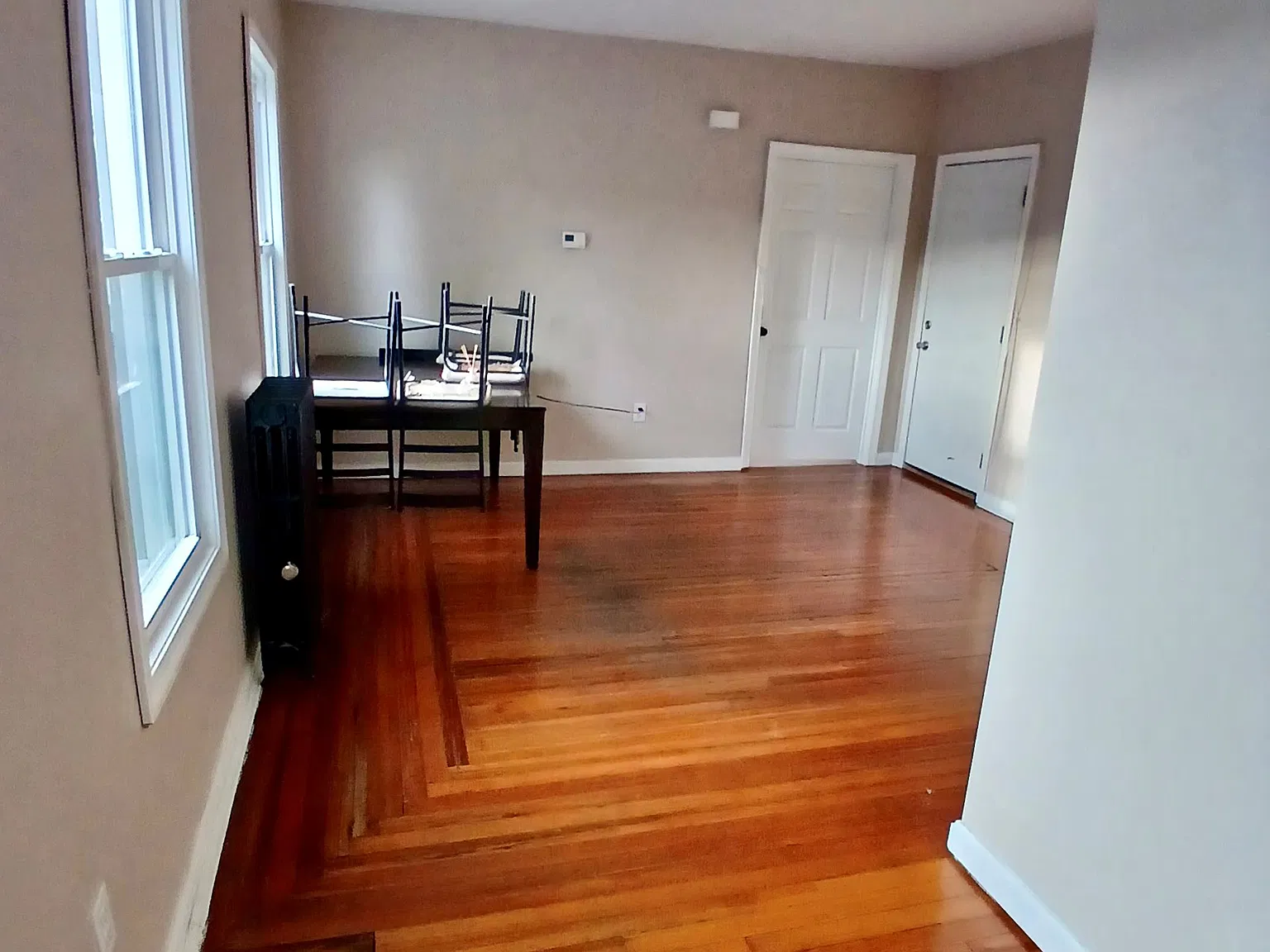 3 bed, 1300 sqft, $2,400 — Photo 2