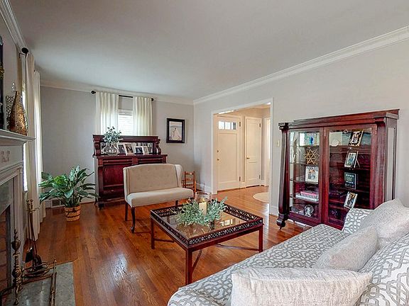 4th image of 166 Westminster Ct