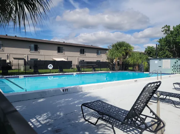 Executive House Apartments, 1000 N Lockwood Ridge Rd #85c18ce53, Sarasota, FL 34237
