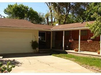 1914 N Division St photo 1