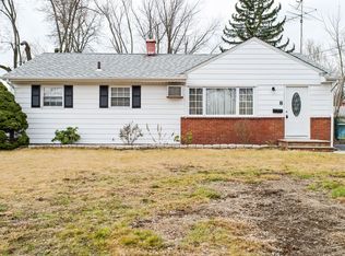 8 Shelburne Dr, Ewing, NJ