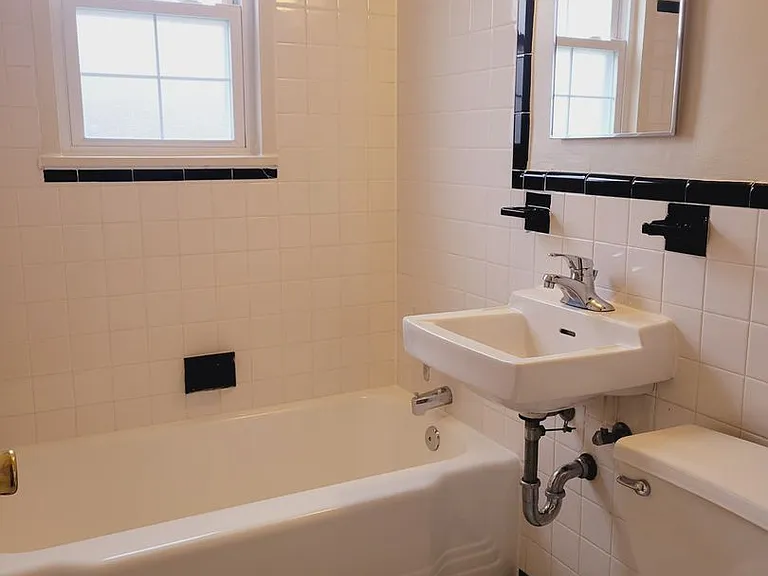 Lee Albemarle Apartments — Photo 7