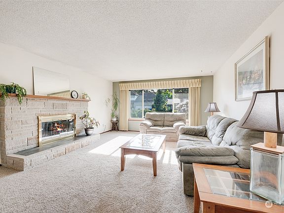 4th image of 2207 N Whitman Street