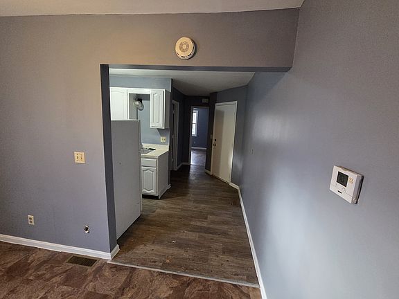 3rd image of 492 Railroad St