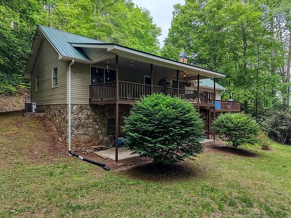3rd image of 1568 Carlvin Rd