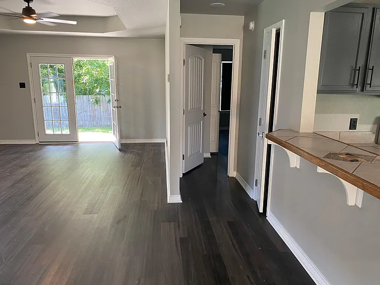 4110 Johnson St — Photo 1