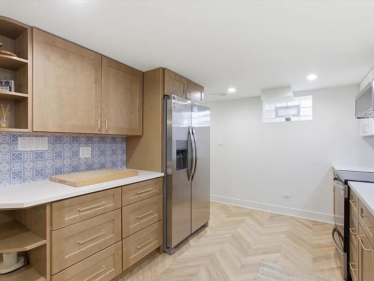 9237 Lincolnwood Dr — Photo 28