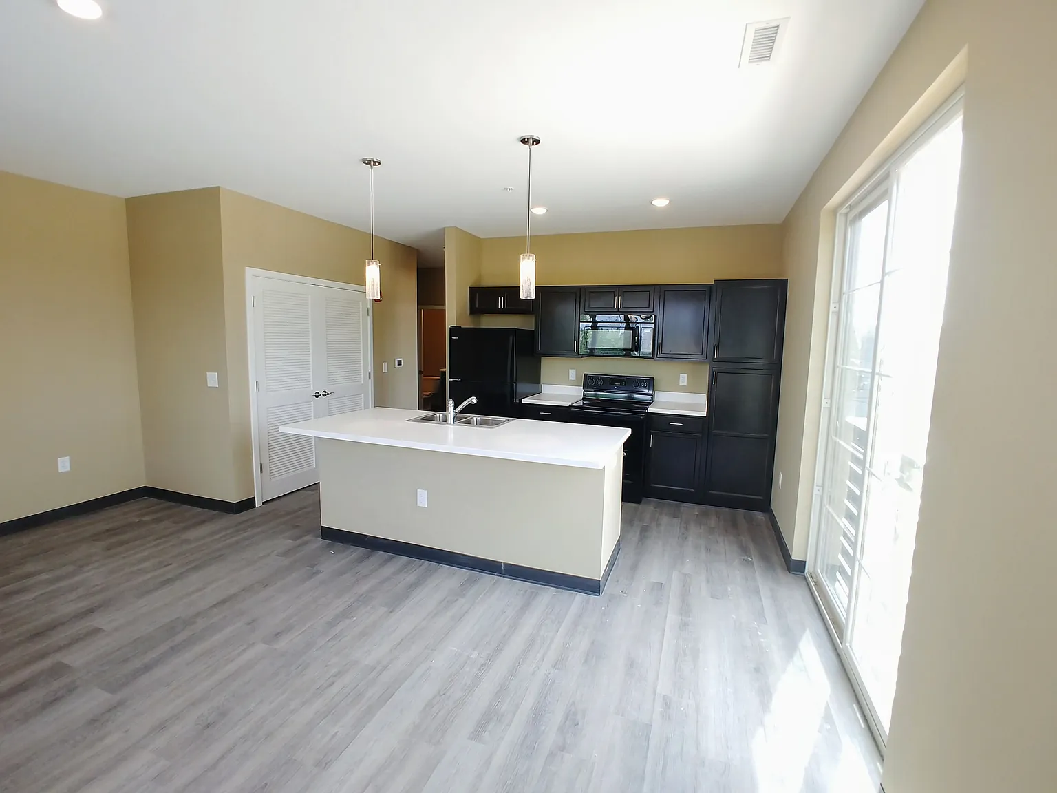 1 bed, 610 sqft, $1,100 — Photo 1