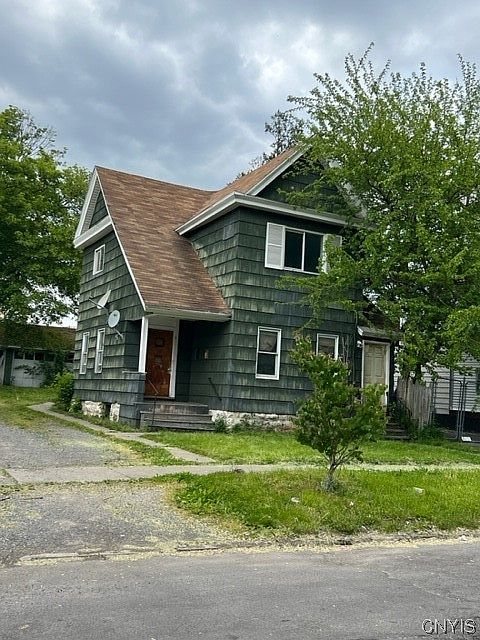 1st image of 715 E Laurel St