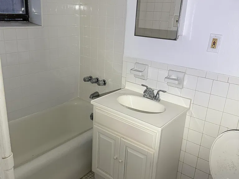 821 Bergen Ave #C03 — Photo 3