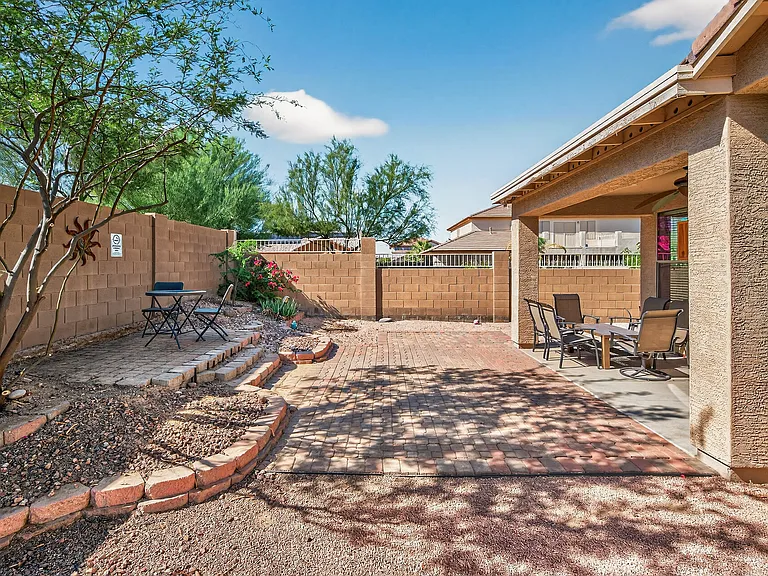 2433 W Ellis St — Photo 36