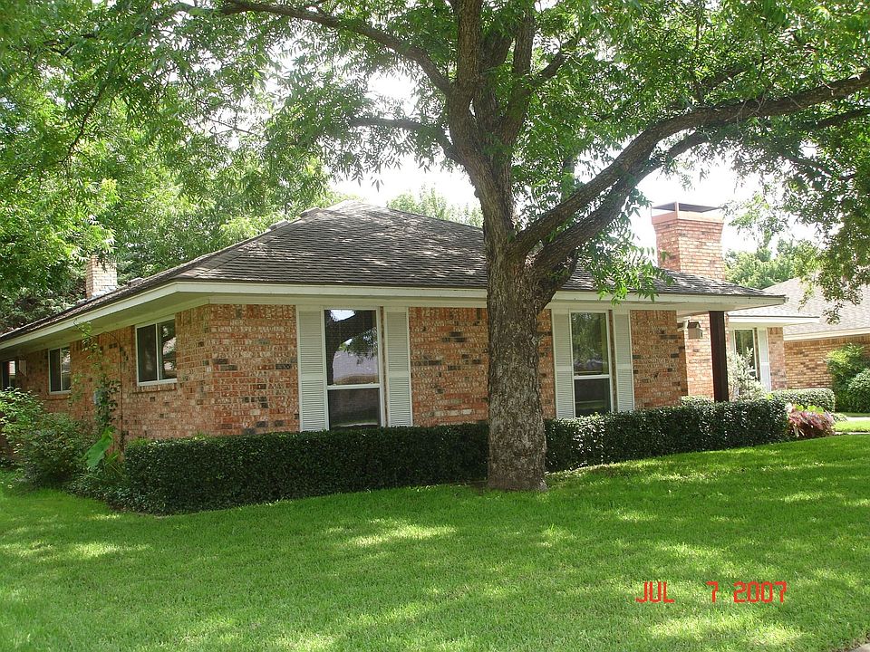 Wonderful home on quiet street.  Large pecan trees in yard.