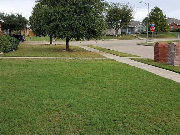 3rd image of 303 Pemberton Dr